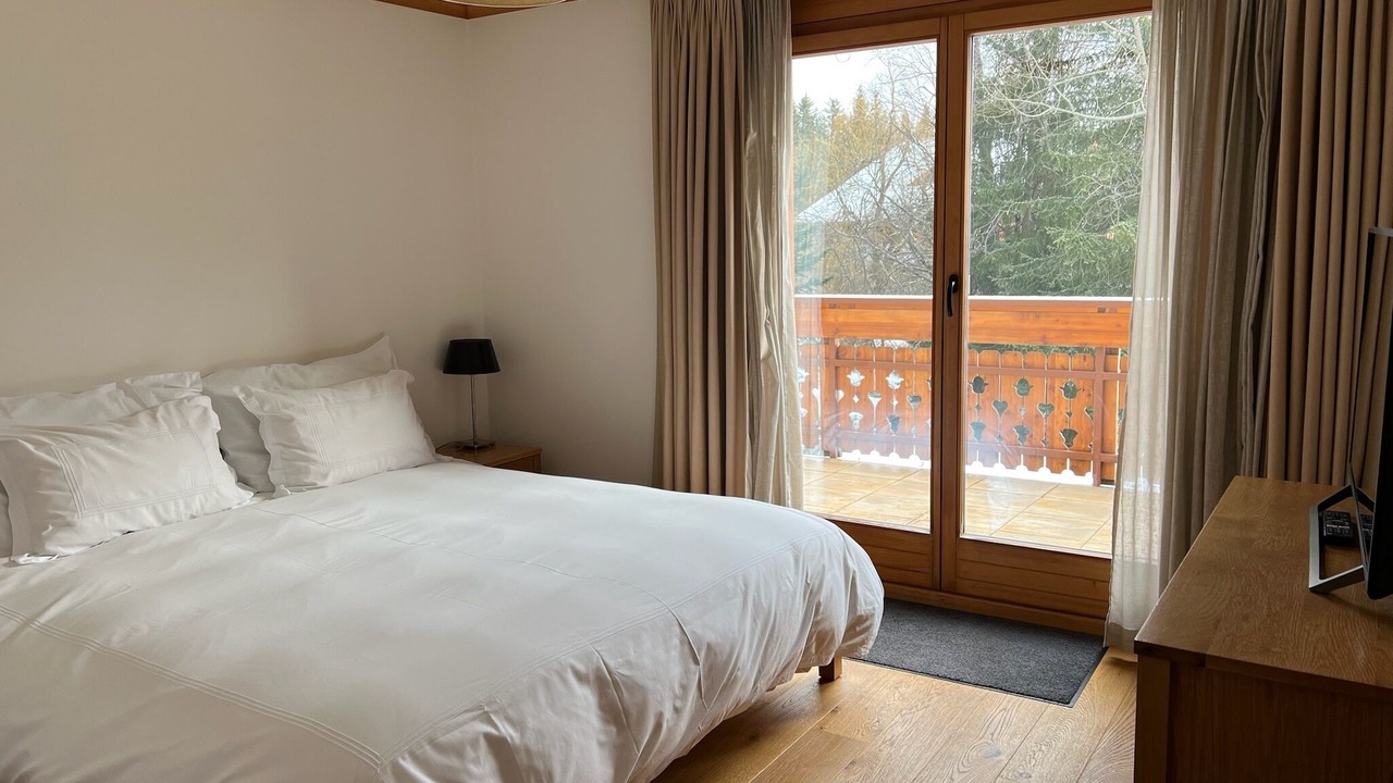 Photo of Bedroom in Lens