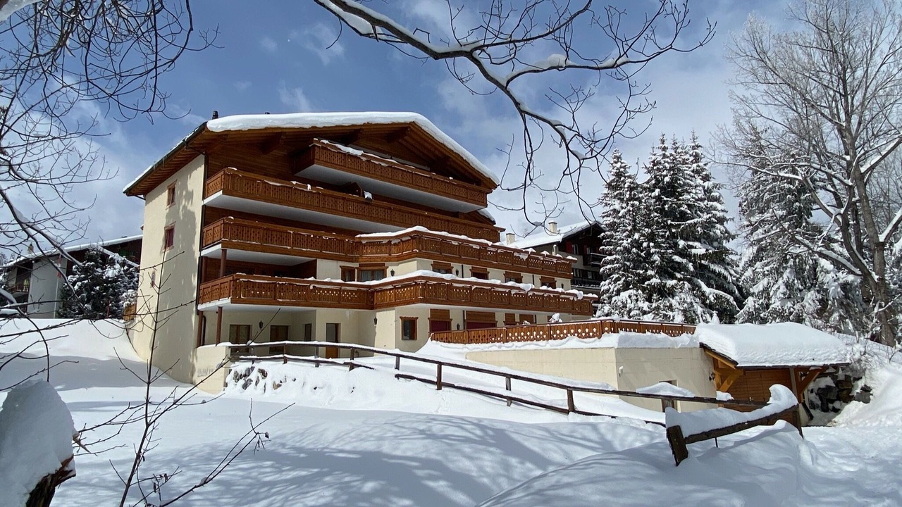 Photo of Outdoor in Lens