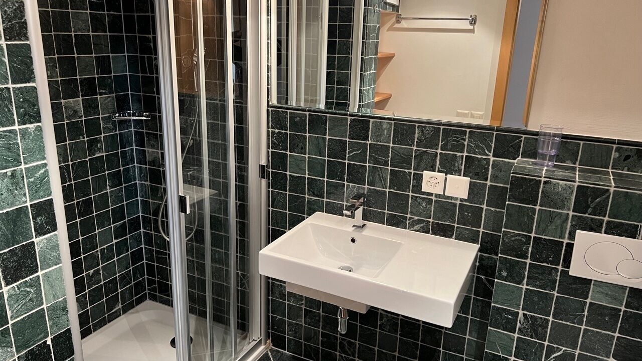 Photo of Bathroom in Lens