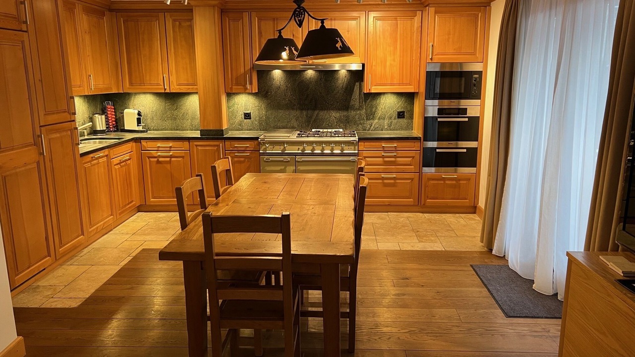 Photo of Kitchen in Lens