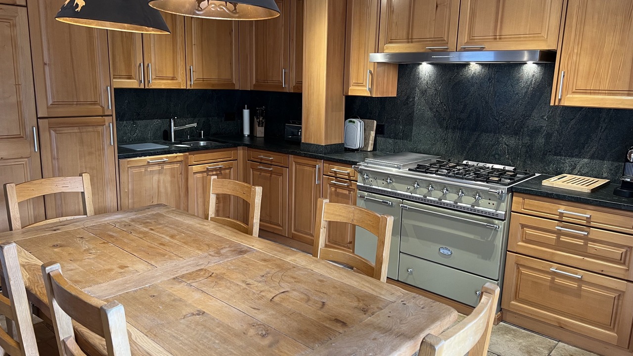 Photo of Kitchen in Lens