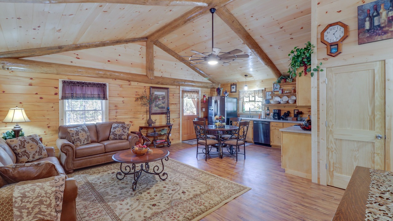 Photo of Livingroom in Tumbling Shoals