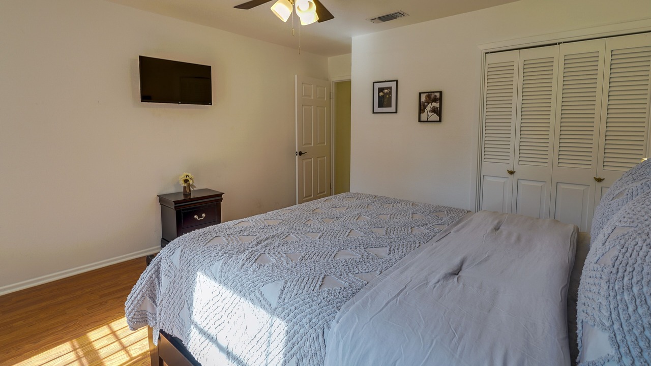 Photo of Bedroom in Arena District