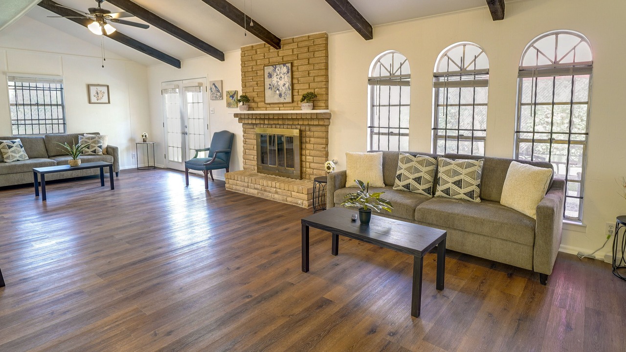 Photo of Livingroom in Arena District