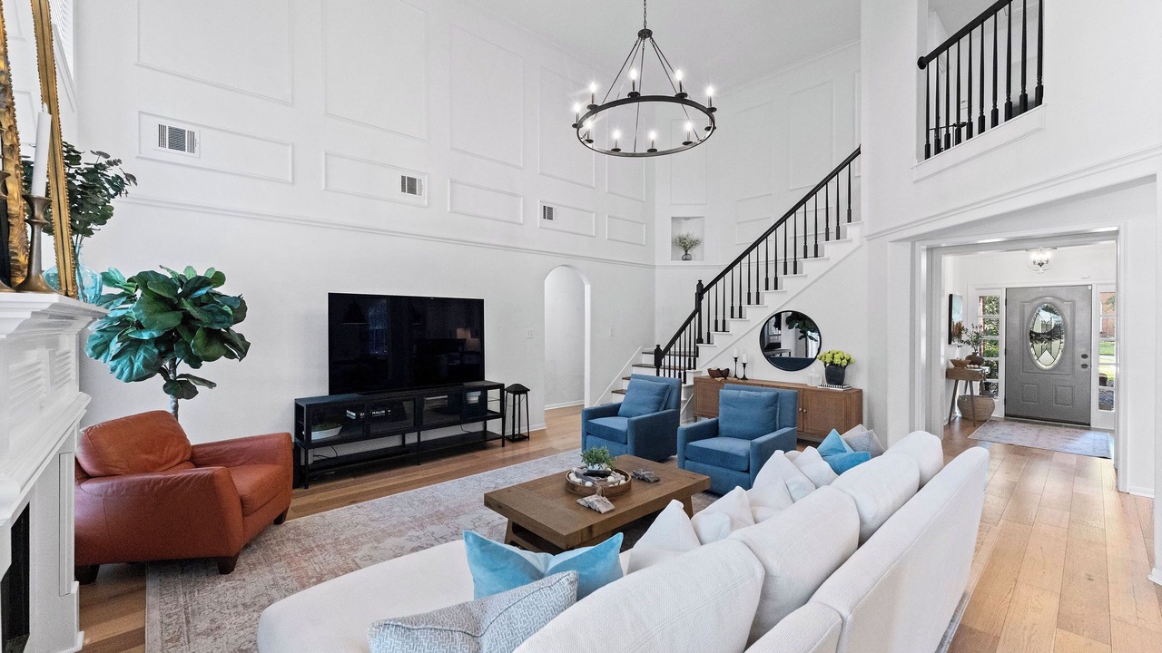 Photo of Livingroom in Alden Bridge