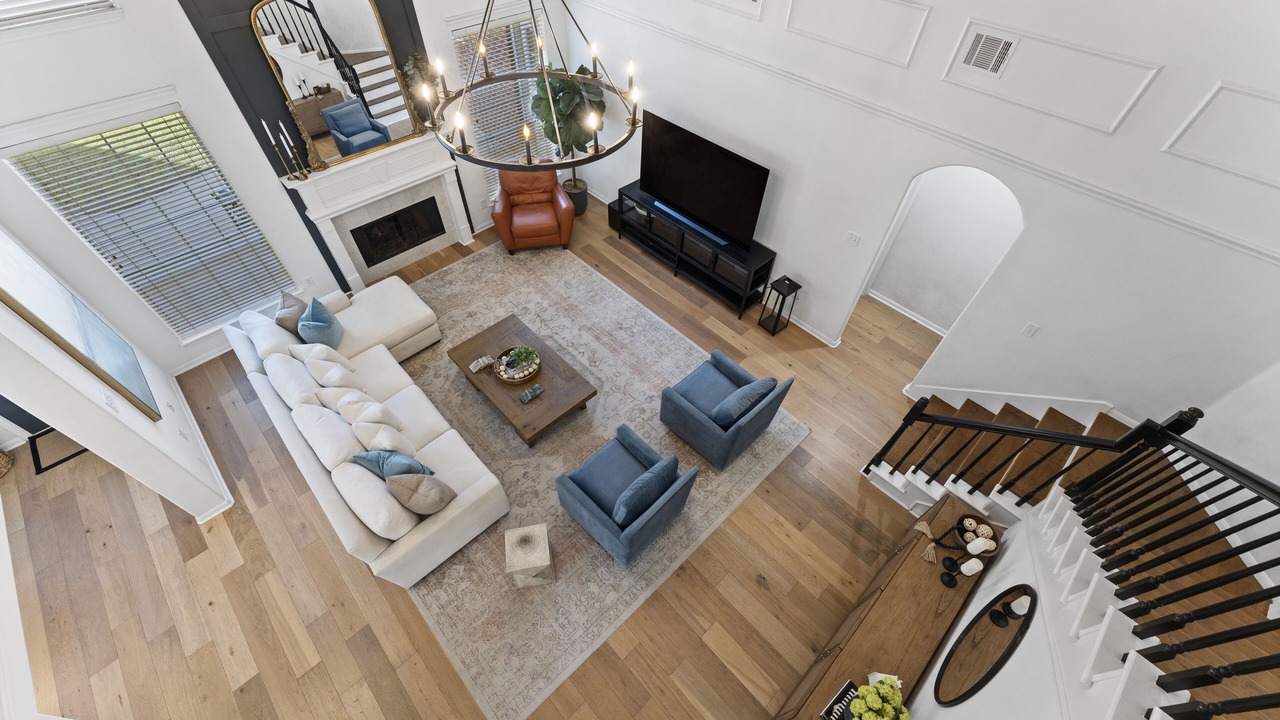 Photo of Livingroom in Alden Bridge