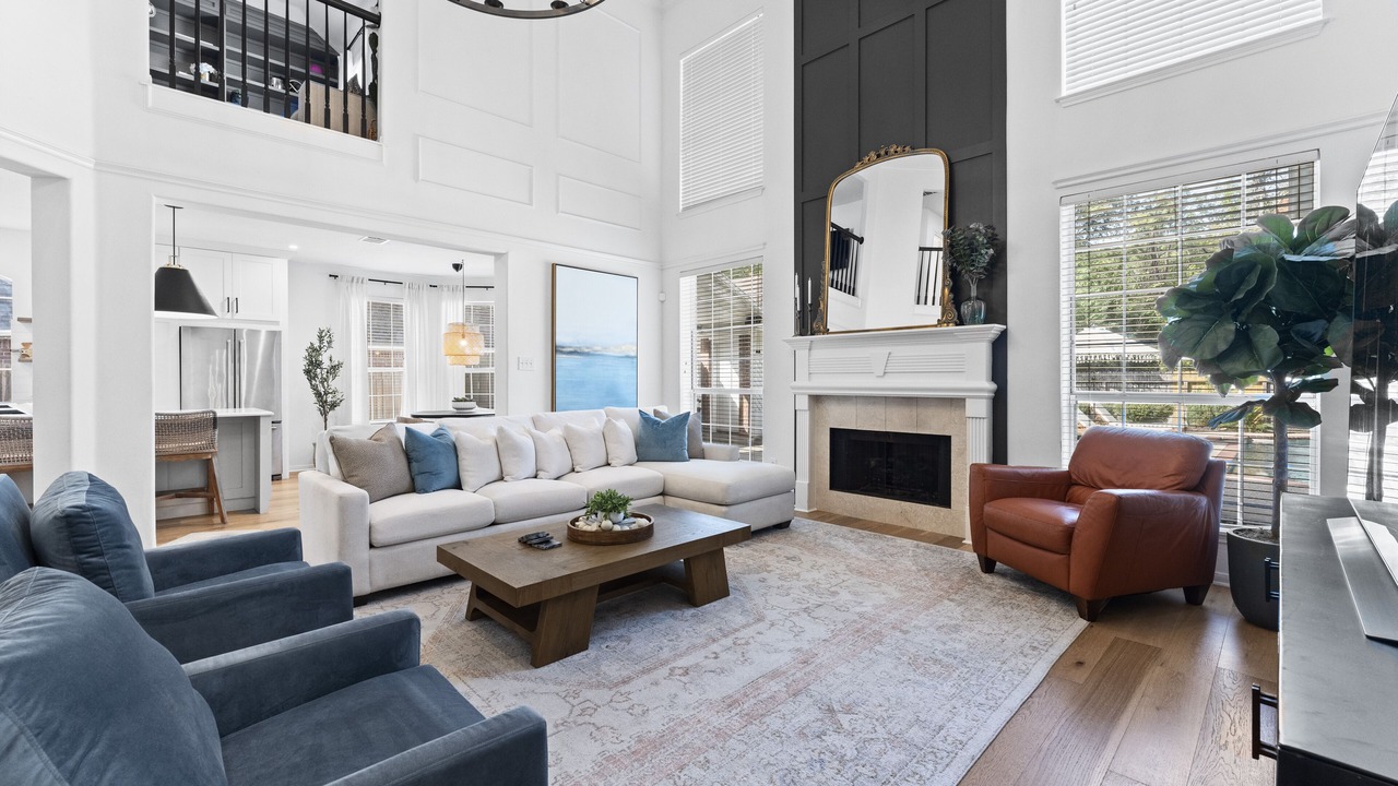 Photo of Livingroom in Alden Bridge