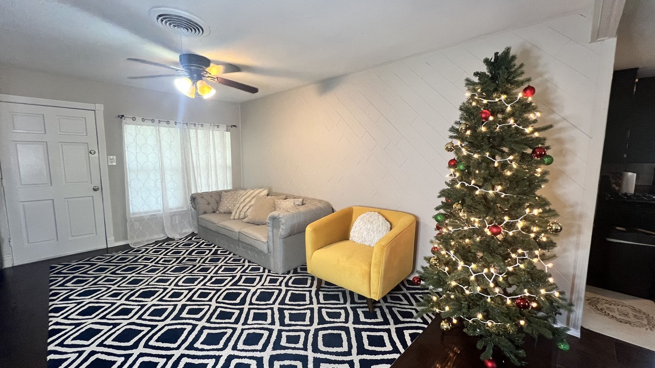Photo of Livingroom in North Richland Hills