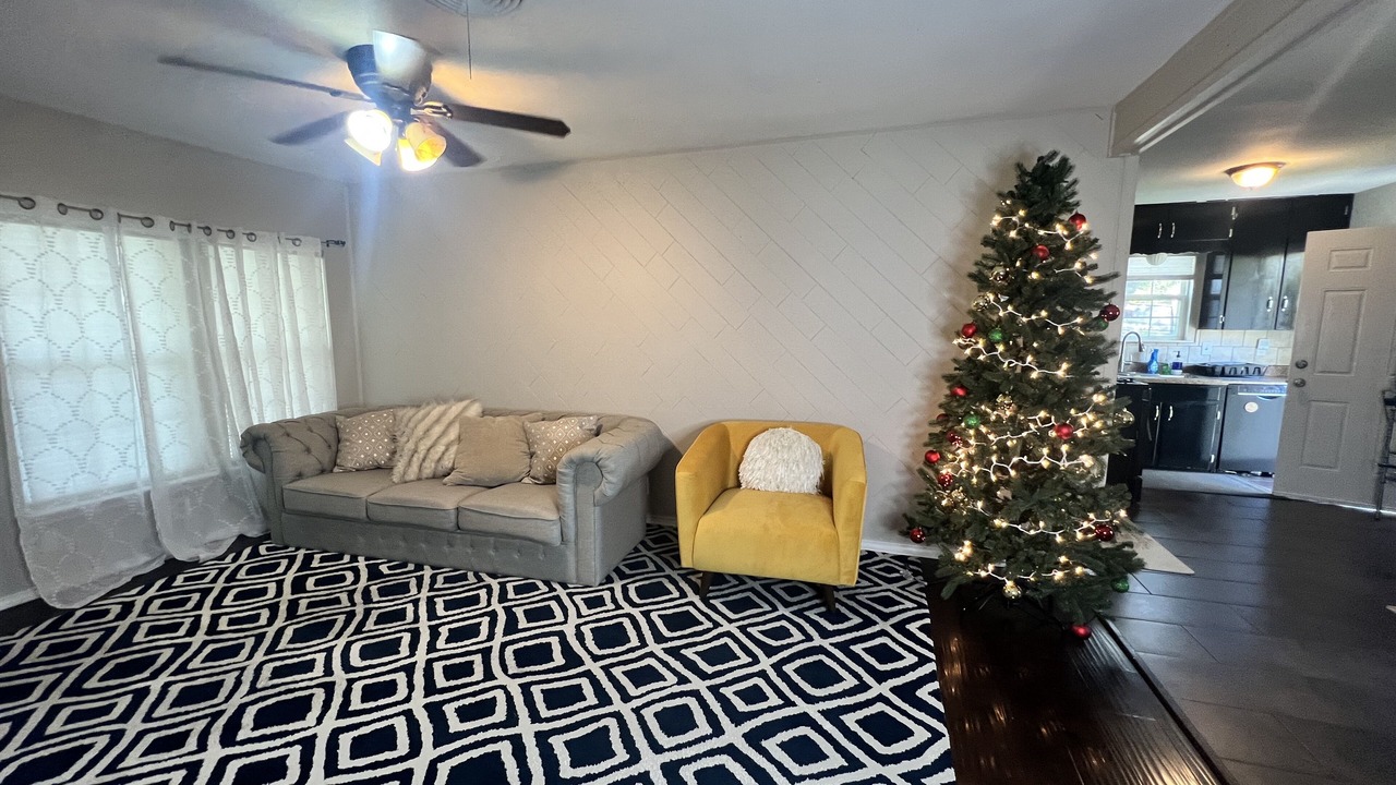 Photo of Livingroom in North Richland Hills