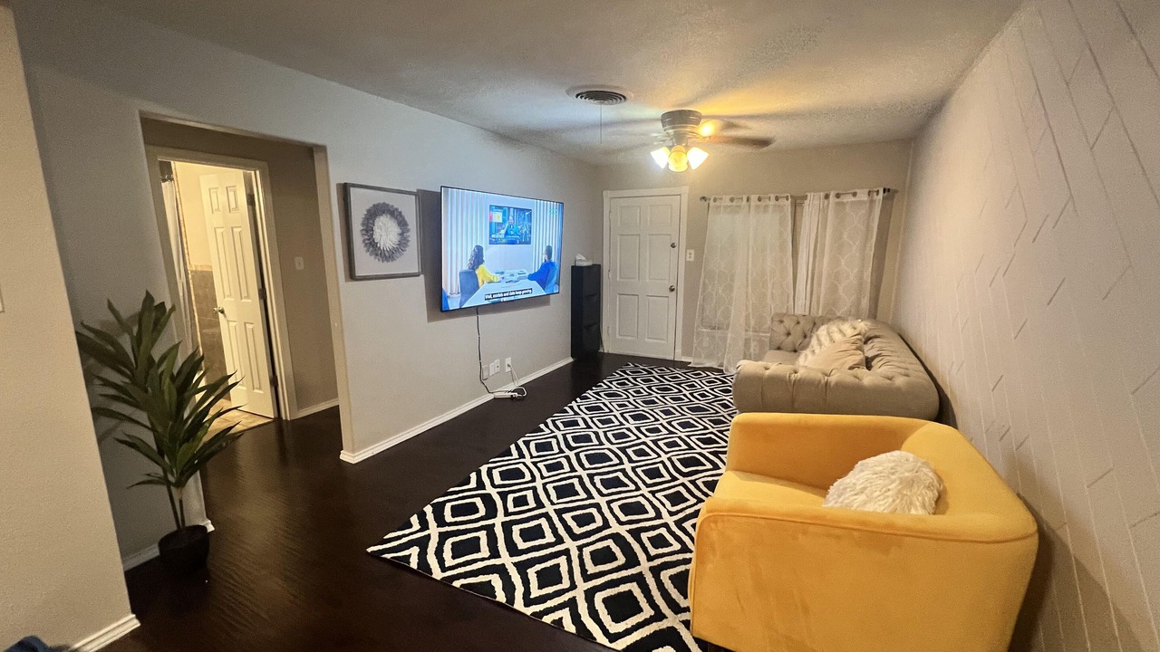 Photo of Livingroom in North Richland Hills