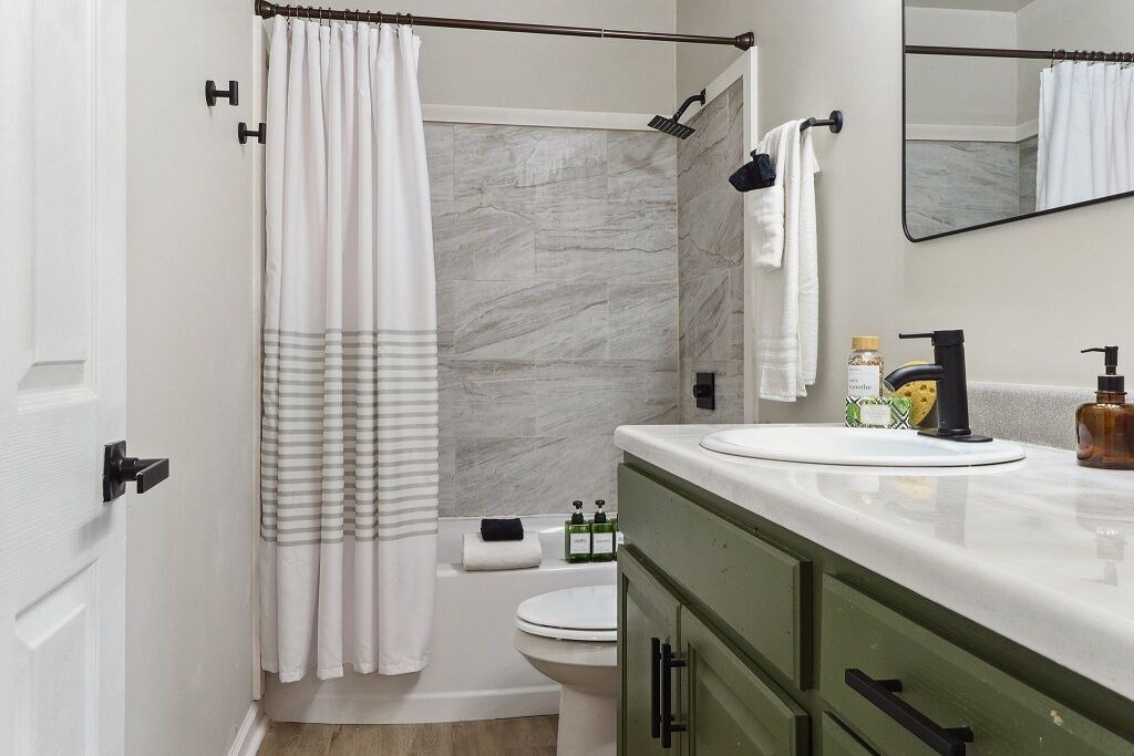 Photo of Bathroom in Thunderbolt