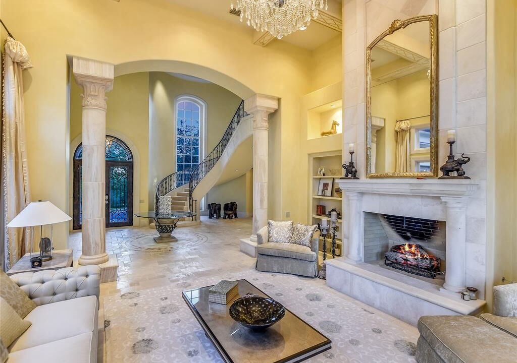 Photo of Livingroom in The Falls At Barton Creek