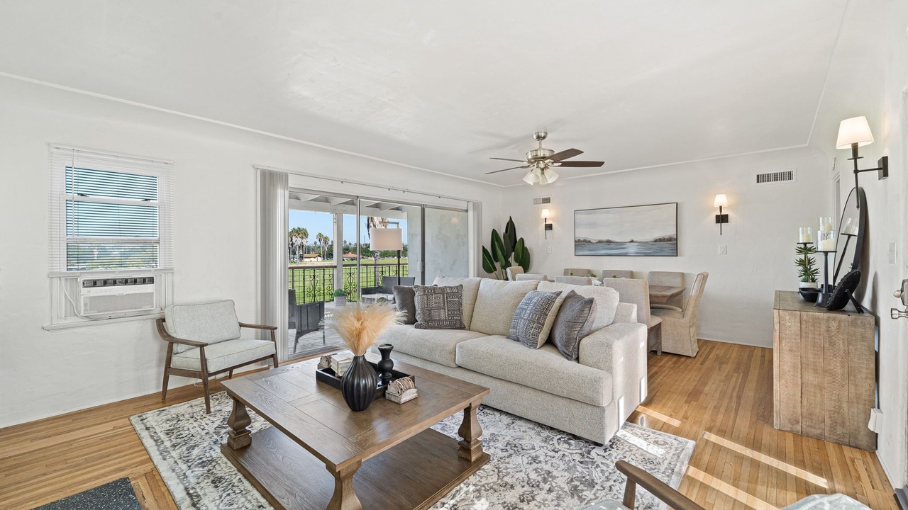 Photo of Livingroom in Ocean Beach