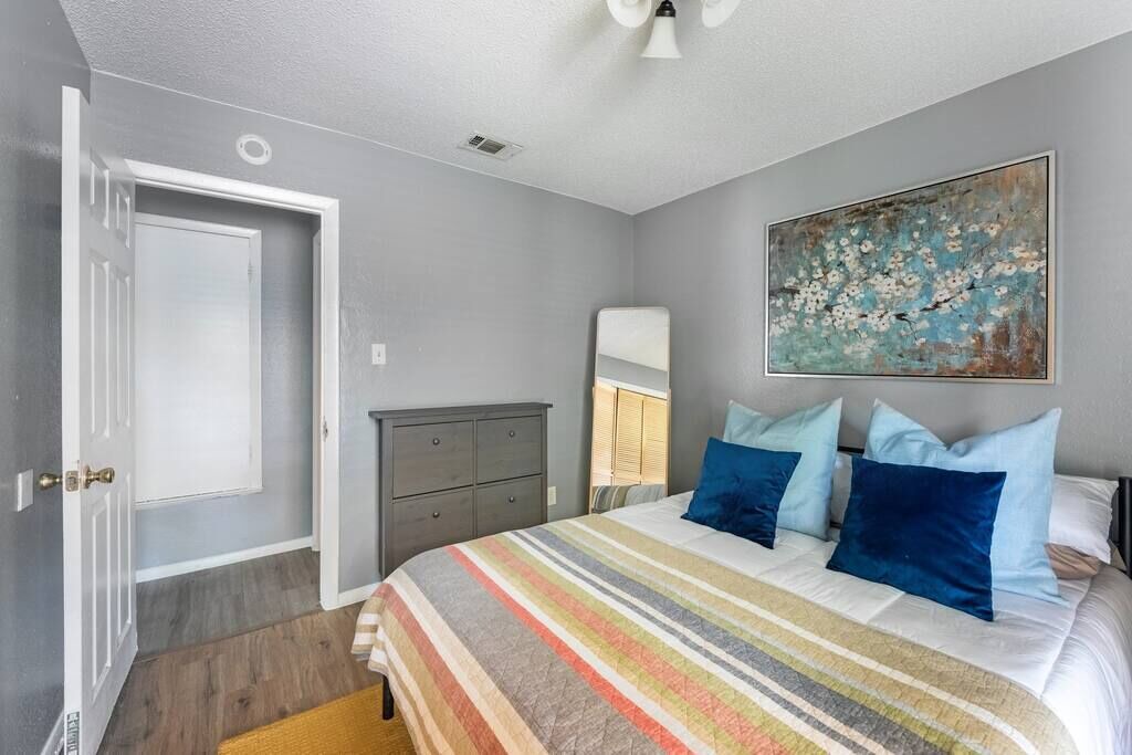 Photo of Bedroom in Franklin Park