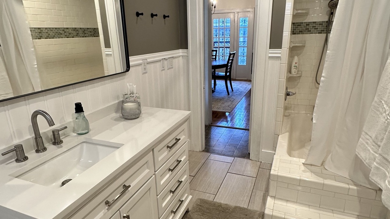 Photo of Bathroom in Cherry Street