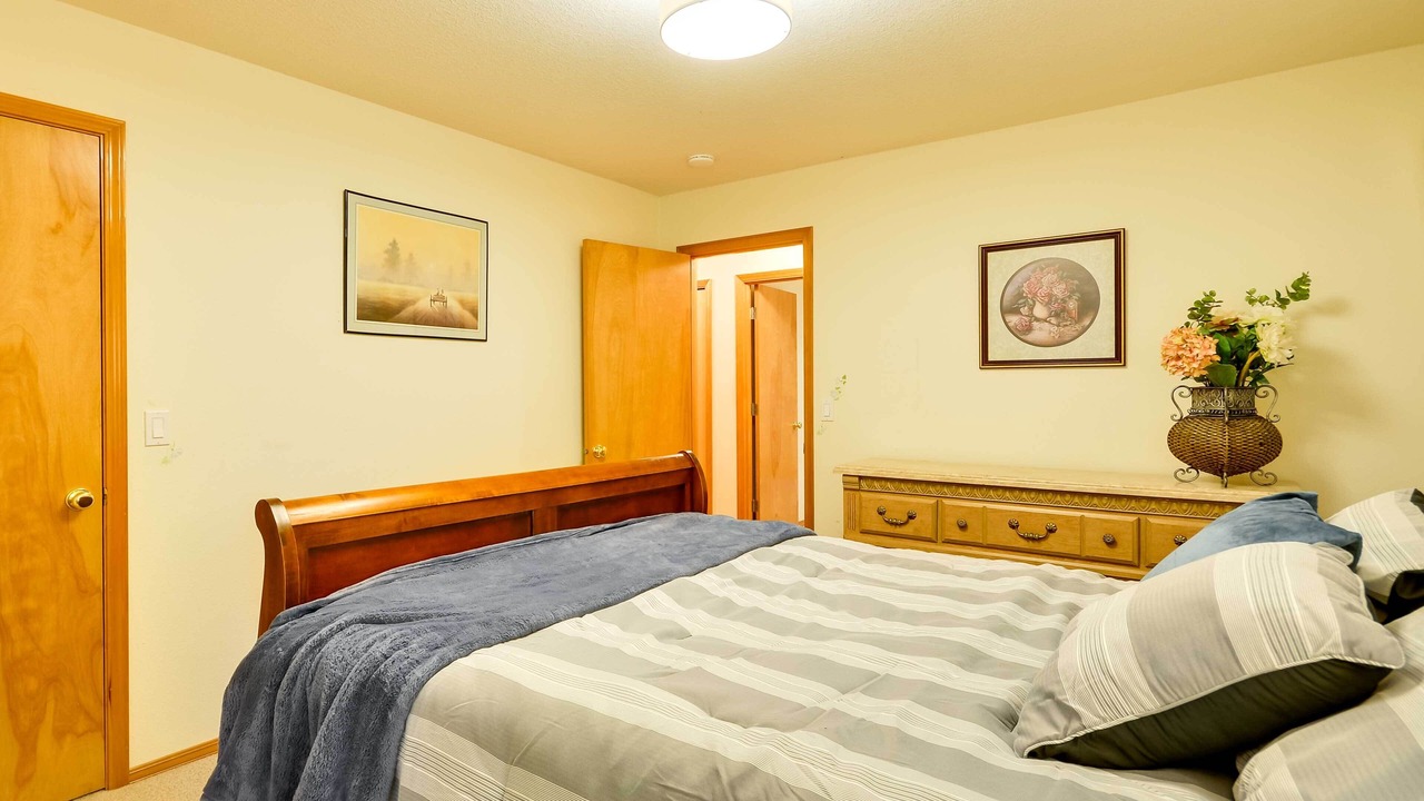 Photo of Bedroom in Oak Grove