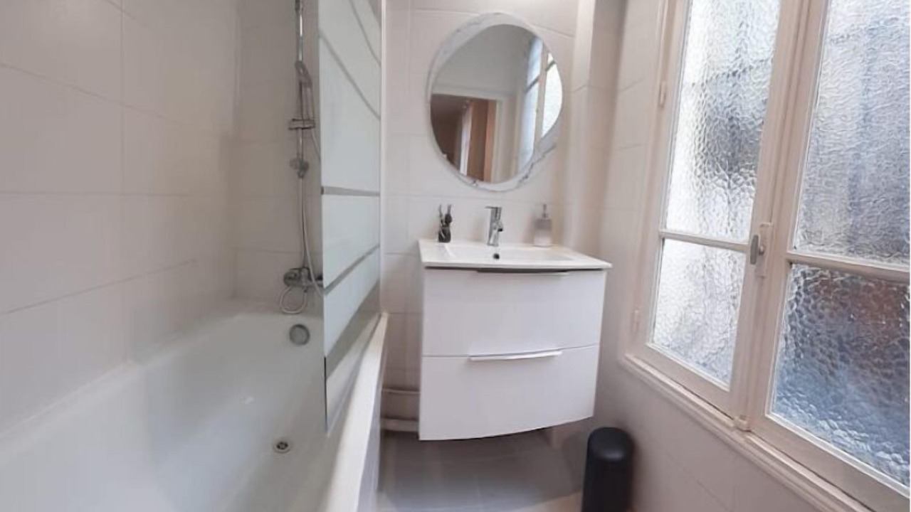 Photo of Bathroom in Quinze-Vingts