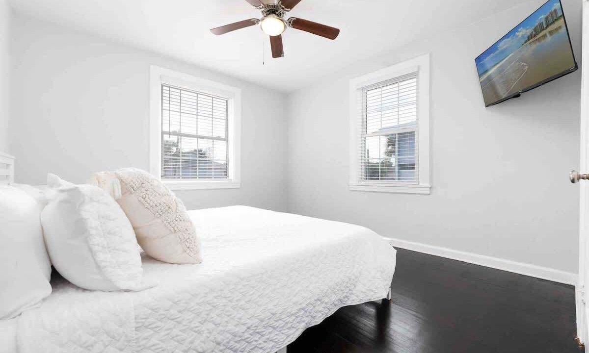 Photo of Bedroom in Neptune Beach