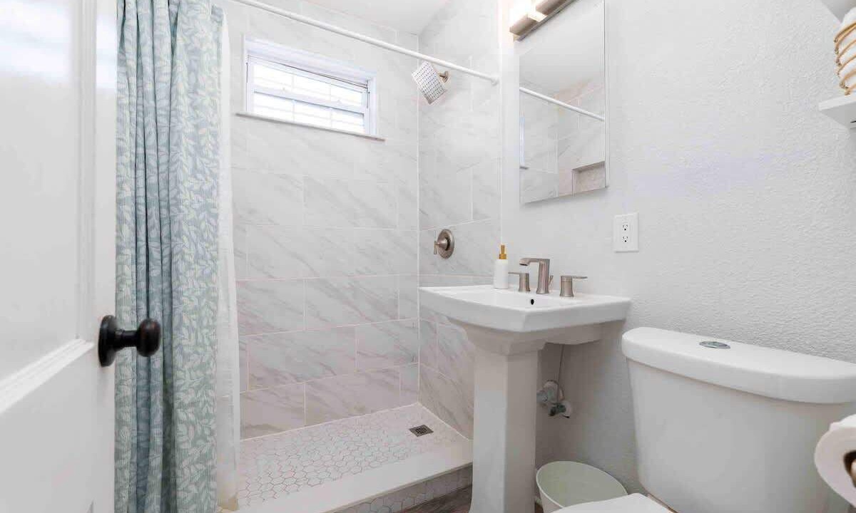 Photo of Bathroom in Neptune Beach