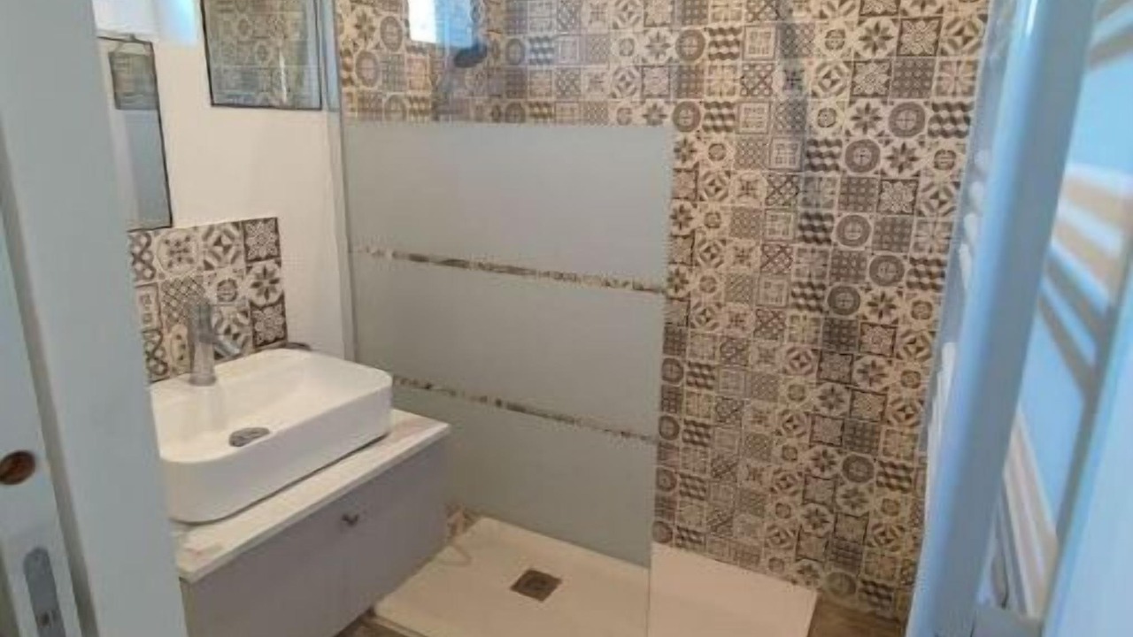 Photo of Bathroom in Arry