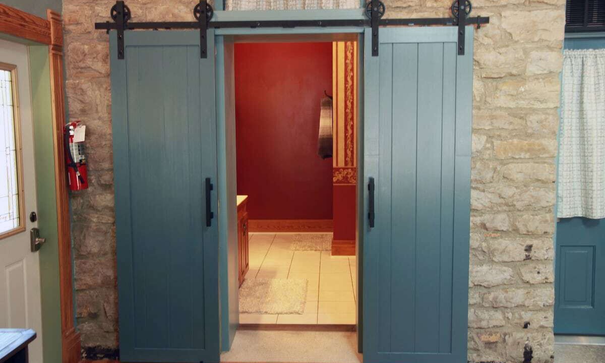 Photo of Bathroom in Eureka Springs Historic District