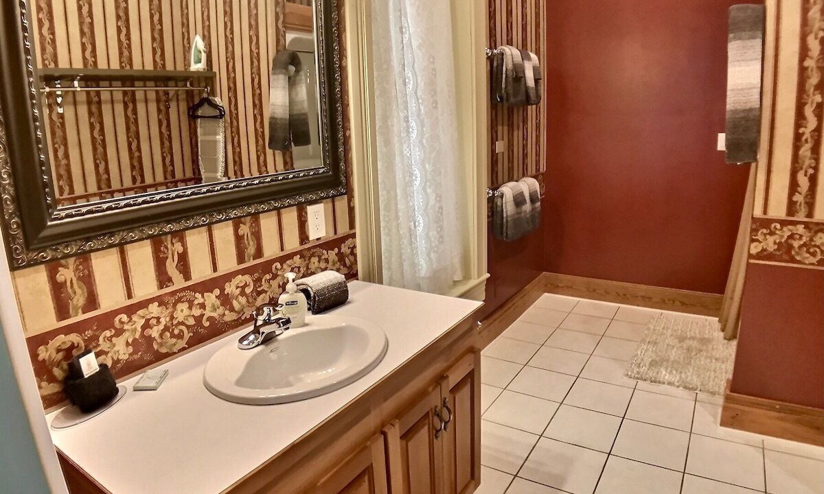 Photo of Bathroom in Eureka Springs Historic District