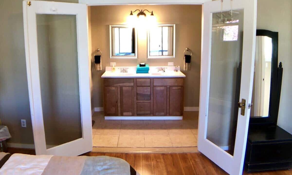 Photo of Bedroom in Sylvan Shores