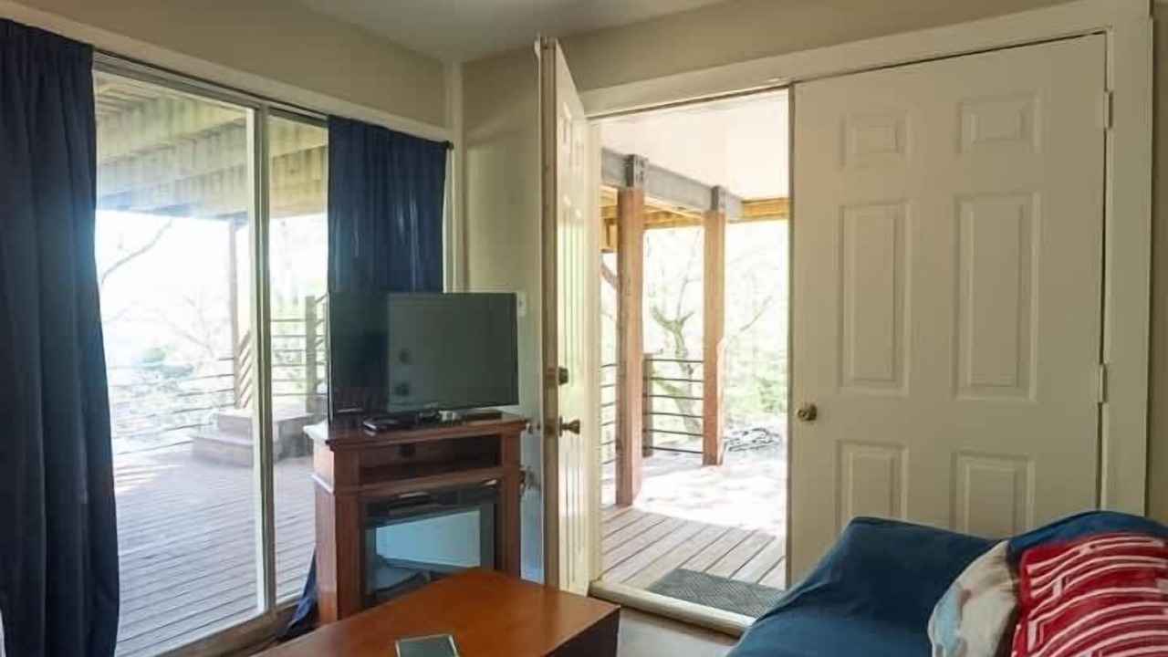 Photo of Livingroom in Sylvan Shores