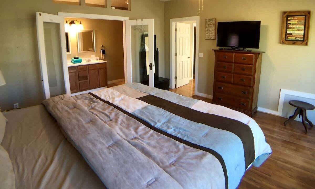 Photo of Bedroom in Sylvan Shores