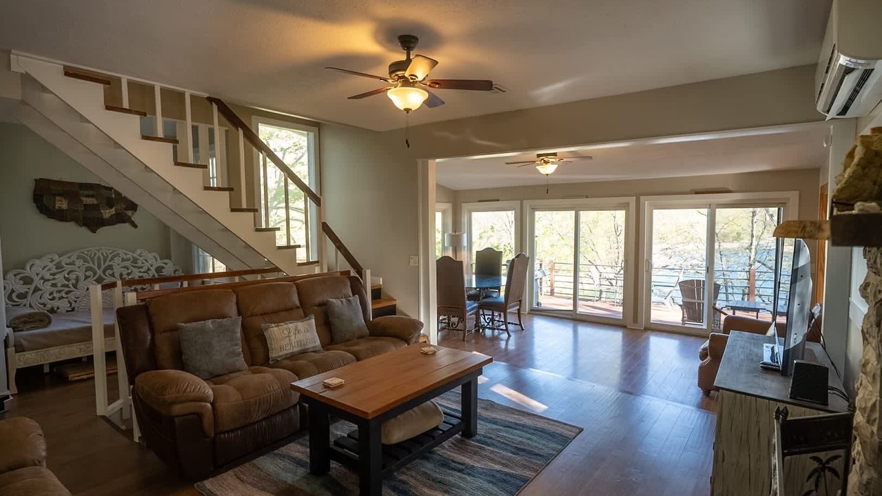 Photo of Livingroom in Sylvan Shores