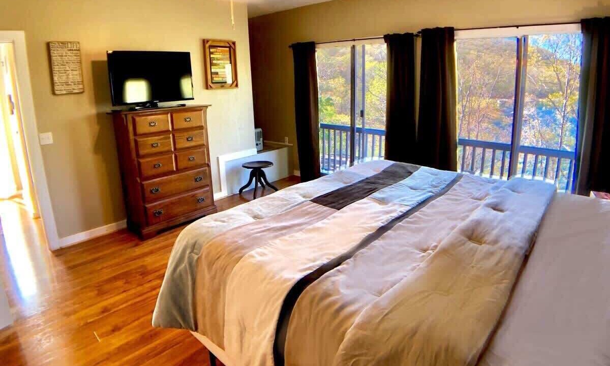 Photo of Bedroom in Sylvan Shores