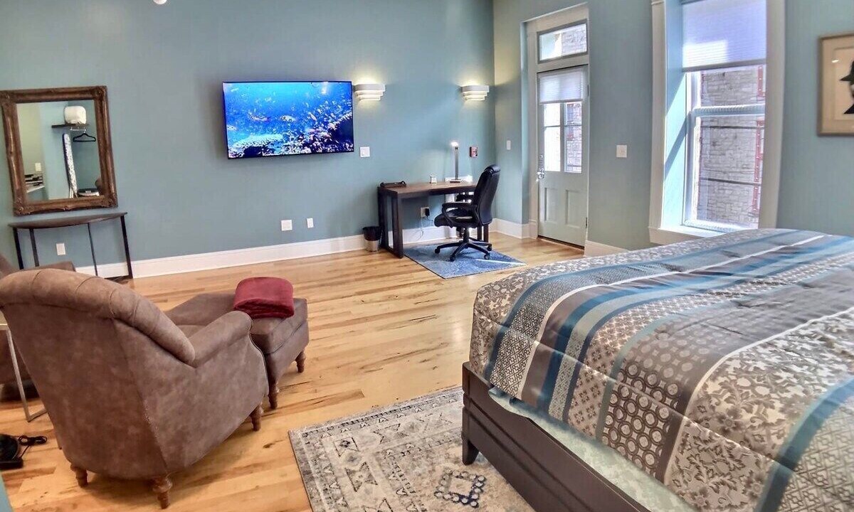Photo of Bedroom in Eureka Springs Historic District