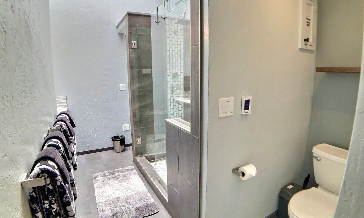 Photo of Bathroom in Eureka Springs Historic District