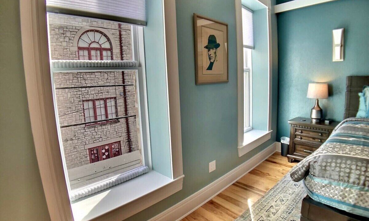 Photo of Bedroom in Eureka Springs Historic District