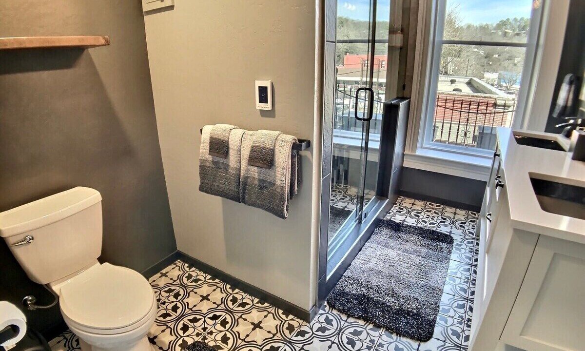 Photo of Bathroom in Eureka Springs Historic District