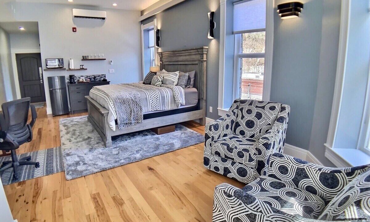 Photo of Bedroom in Eureka Springs Historic District