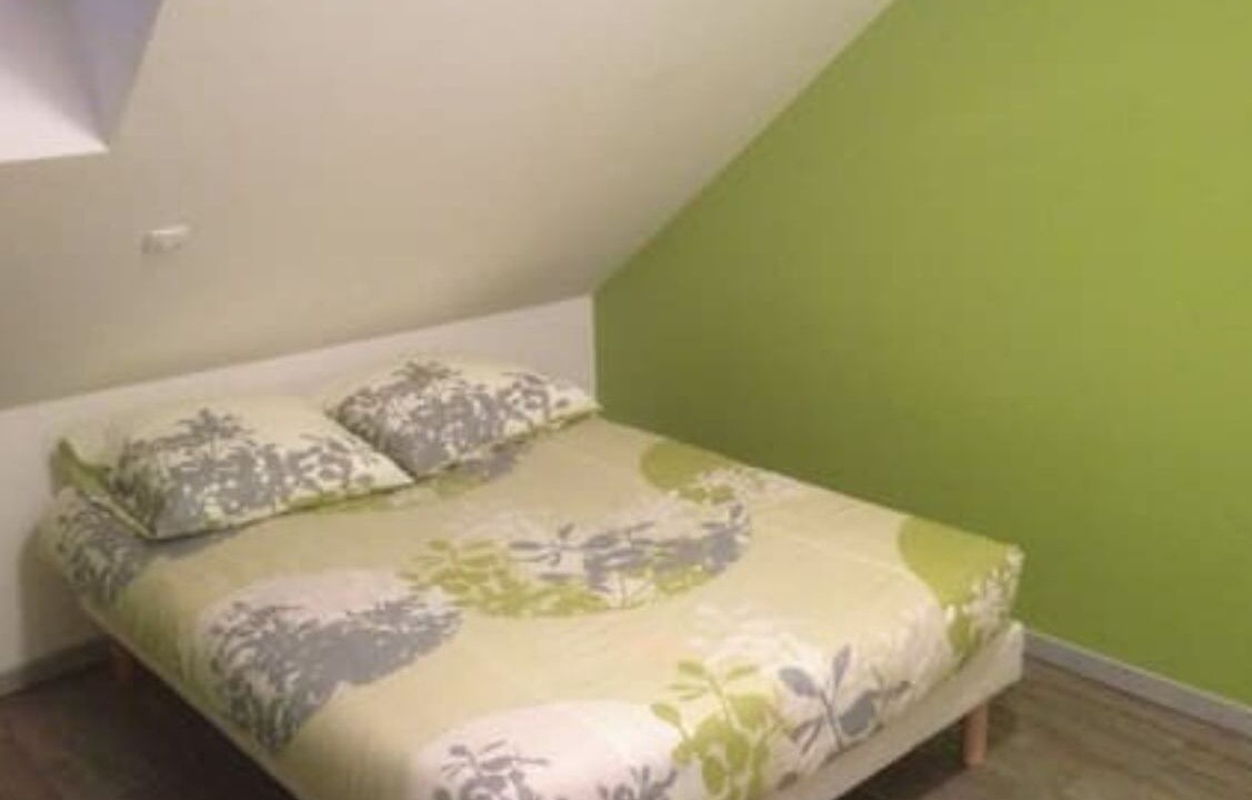 Photo of Bedroom in Yvre-le-Polin