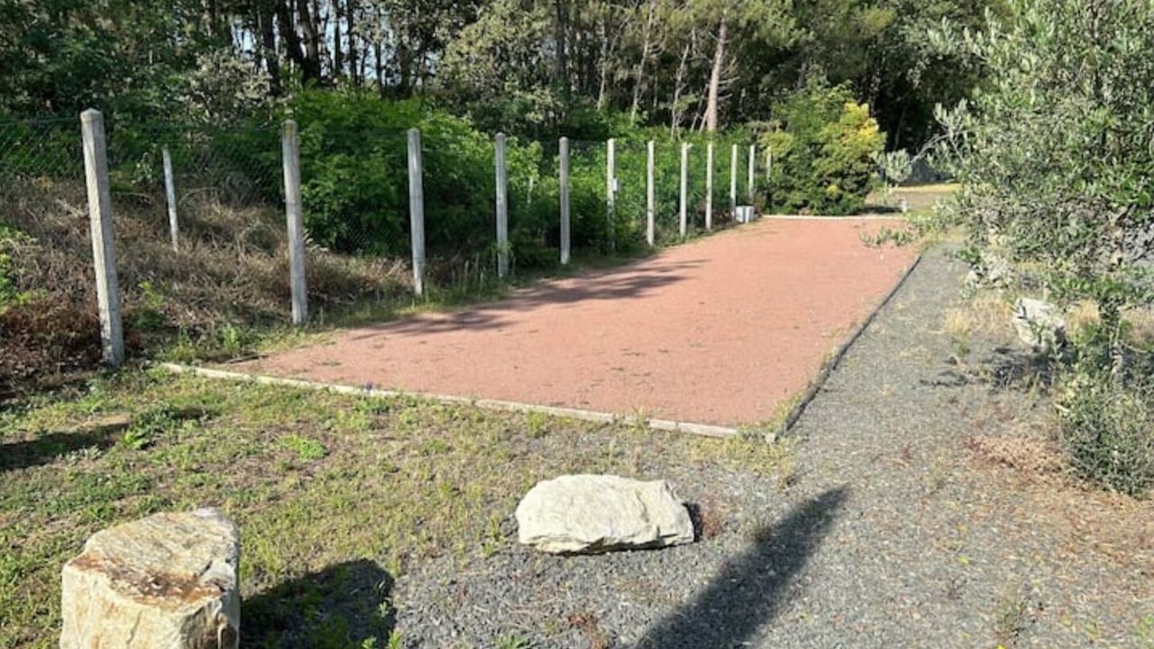 Photo of Outdoor in Yvre-le-Polin