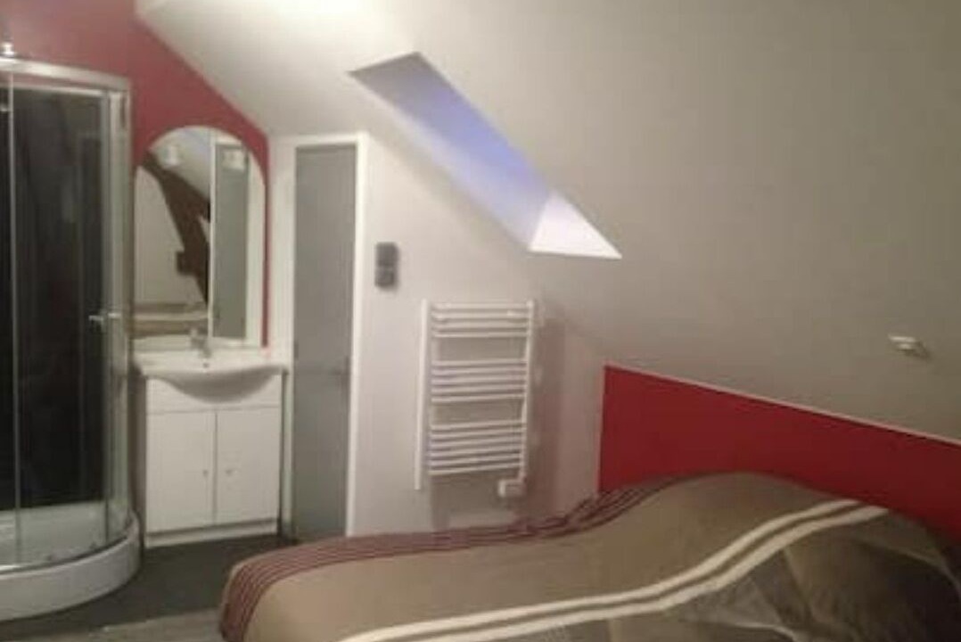 Photo of Bedroom in Yvre-le-Polin