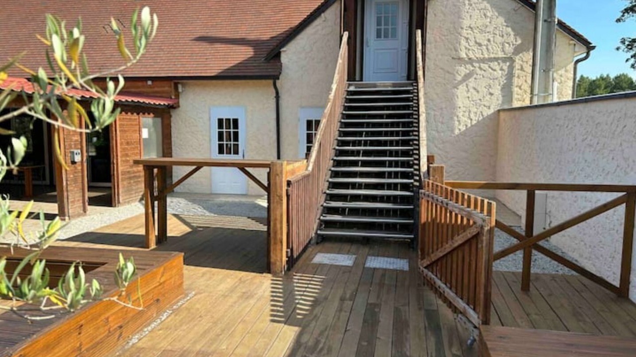 Photo of Patio Balcony in Yvre-le-Polin