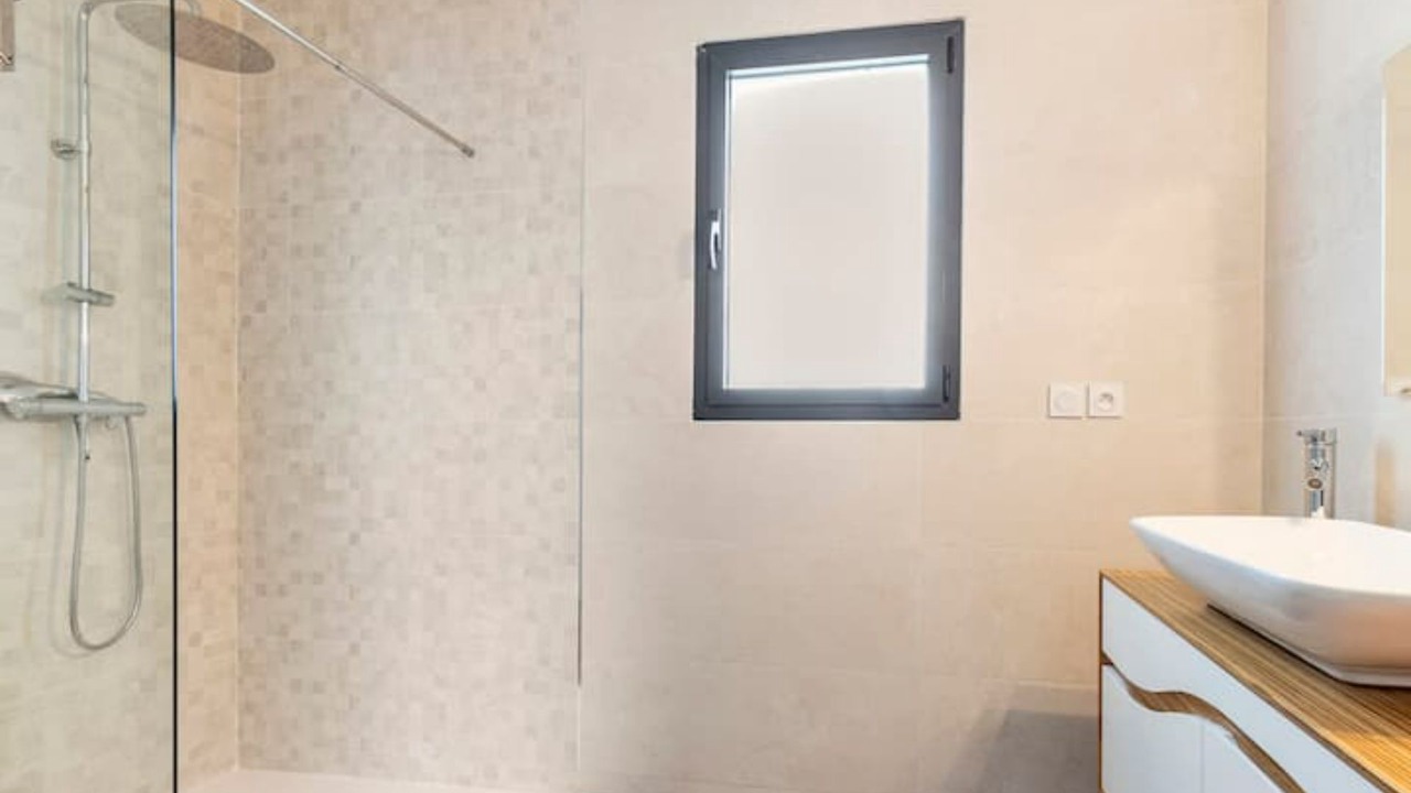 Photo of Bathroom in Montans