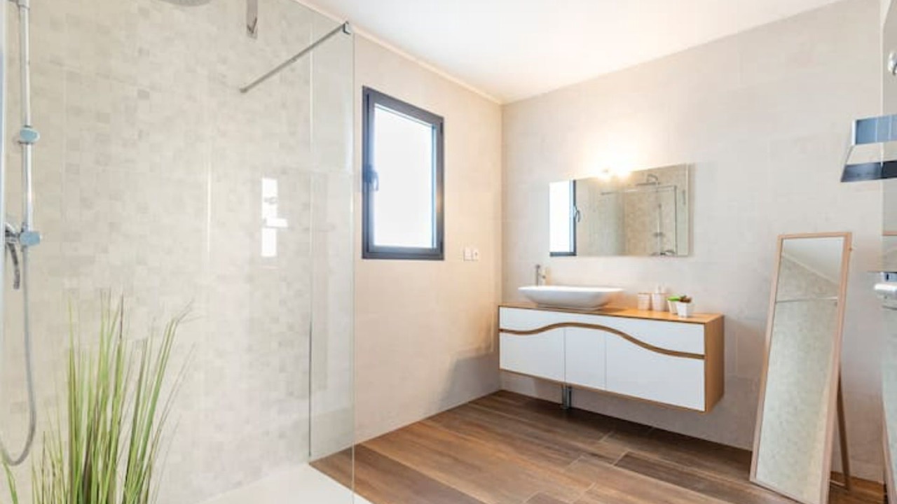 Photo of Bathroom in Montans