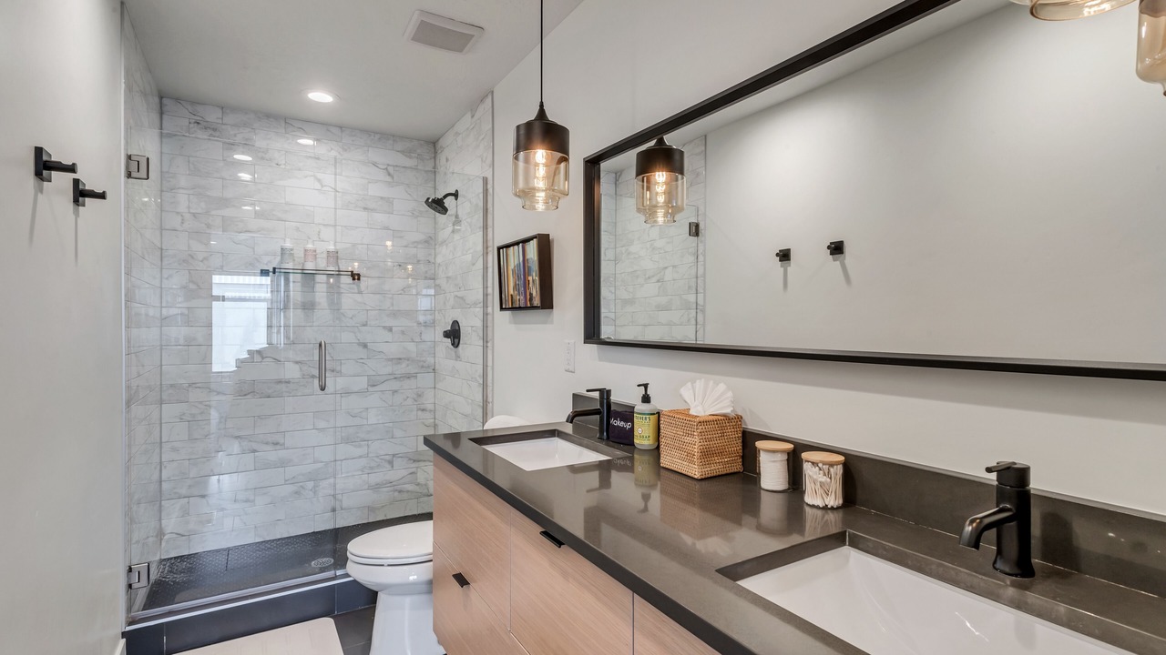 Photo of Bathroom in People's Freeway