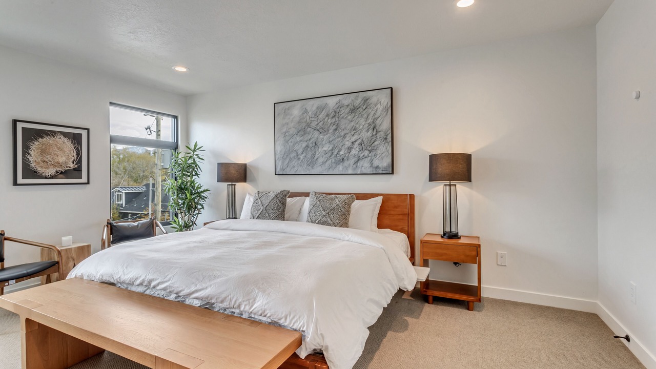 Photo of Bedroom in People's Freeway