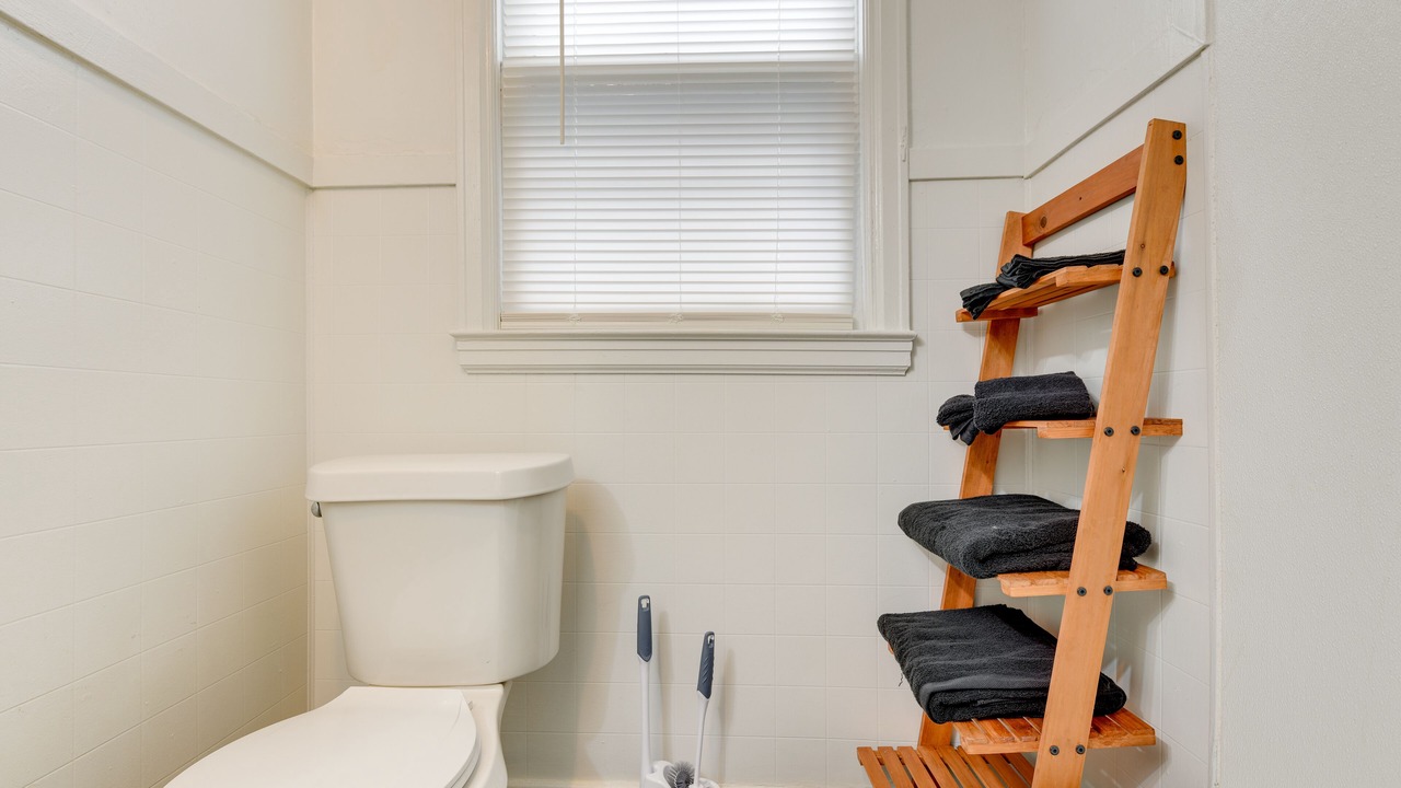 Photo of Bathroom in Front Park