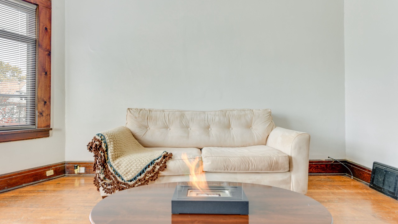 Photo of Livingroom in Front Park