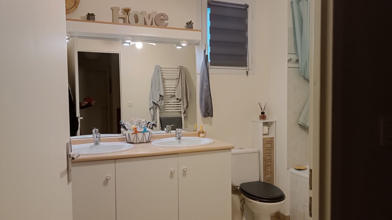 Photo of Bathroom in Lafox