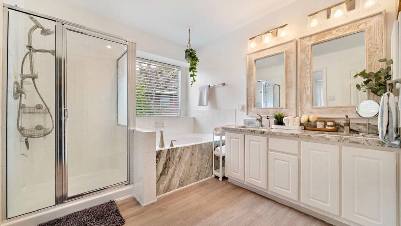 Photo of Bathroom in Clodine