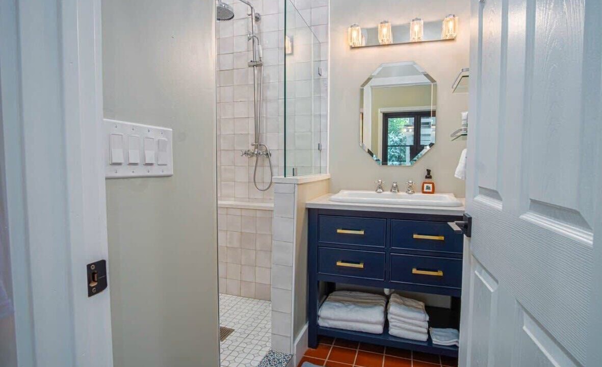 Photo of Bathroom in King William