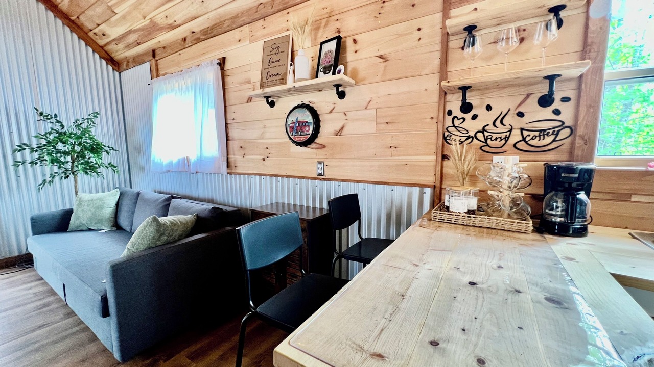 Photo of Livingroom in Rogersville